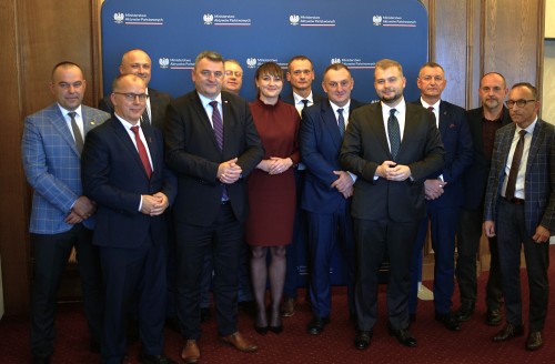 DSC03618-min.JPG DSC03618-min.JPG