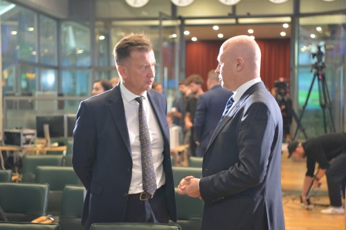 ENE_4074.JPG ENE_4074.JPG